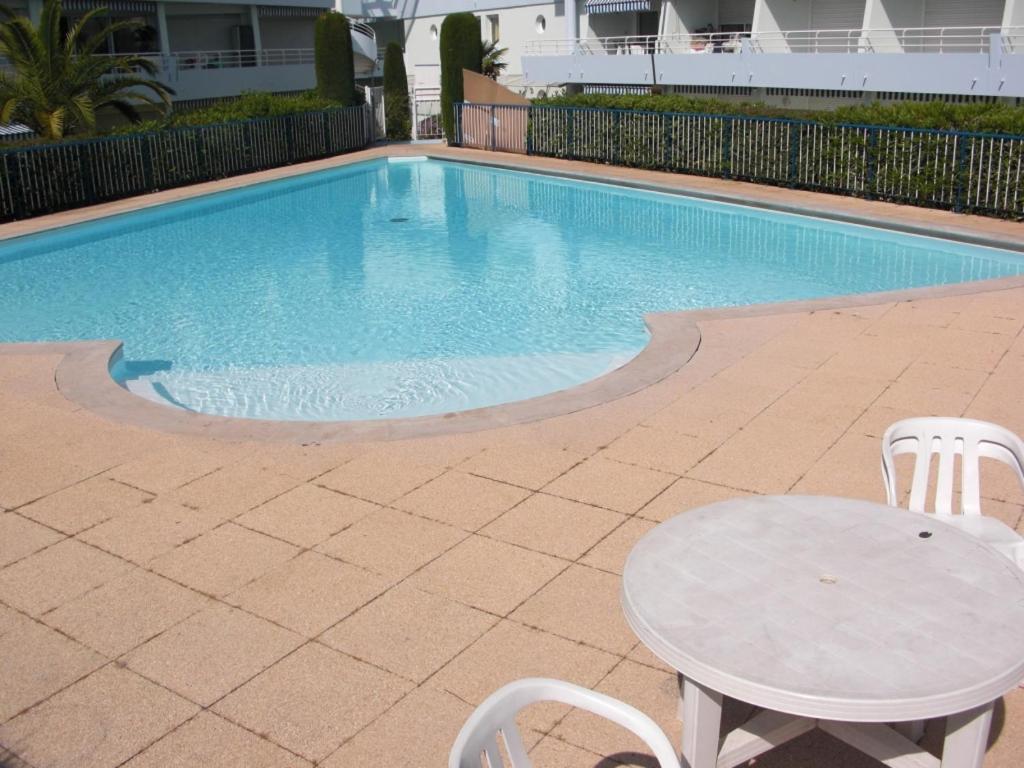 Agreable Appartement 4 Personnes A Villeneuve-Loubet Plage, Piscine, Mer, Commerces A Proximite Esterno foto